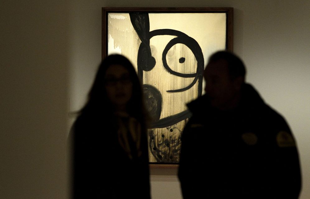 Foto: Miró asesina y viola la pintura en Madrid