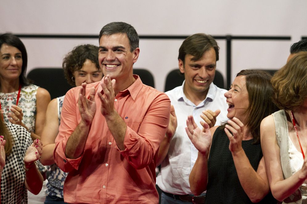 Foto: Pedro Sánchez, con la presidenta de Baleares y secretaria general del PSIB-PSOE, este 22 de julio en Palma. (EFE)